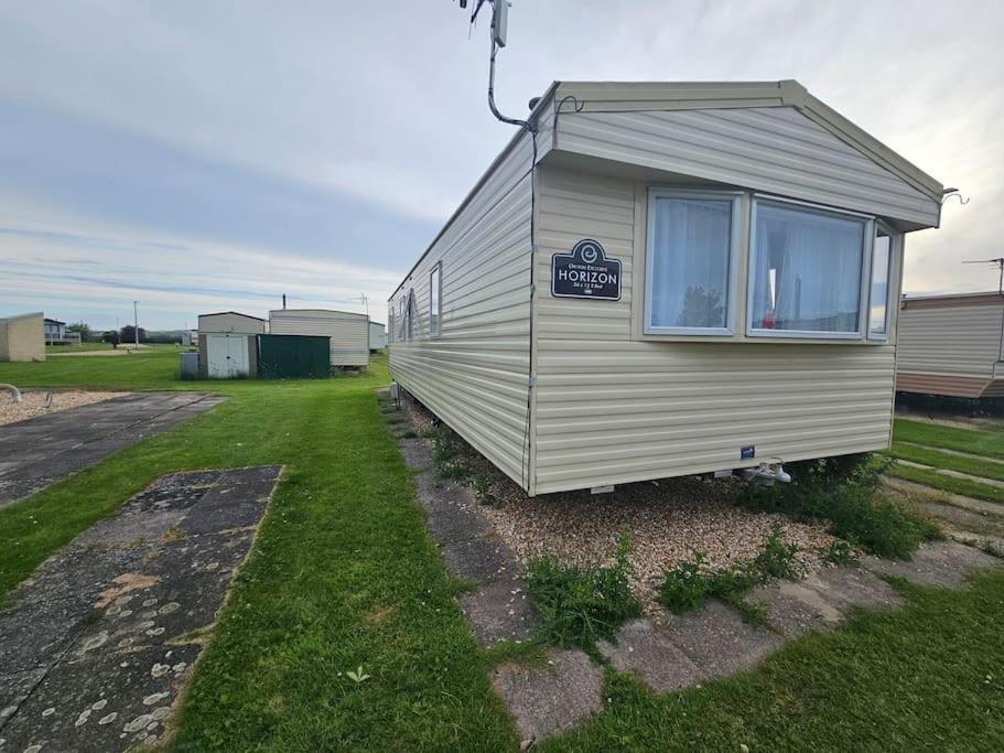 3 Bedroom Caravan Close To And Fantasy Island